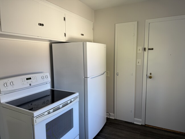 Building Photo - 8130 W North Ave