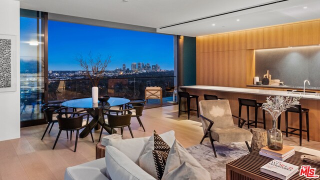 Foto principal - 9040 Sunset Blvd
