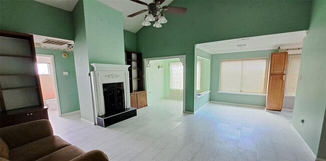 Building Photo - 10710 Parkland Woods Dr