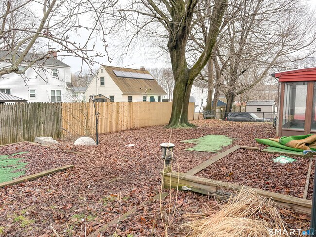 Foto del edificio - 37 Mathewson Ave