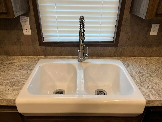 Building Photo - 117 Betty St