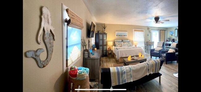 Building Photo - Adorable Bungalow