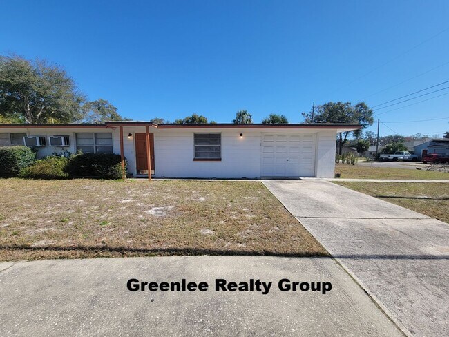 Foto del edificio - 5800 Madison St