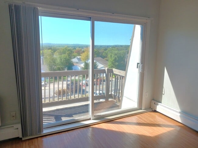 Building Photo - 1701 Smith St