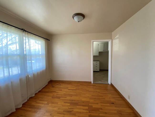 Building Photo - Cute & Cozy Two Bedroom House