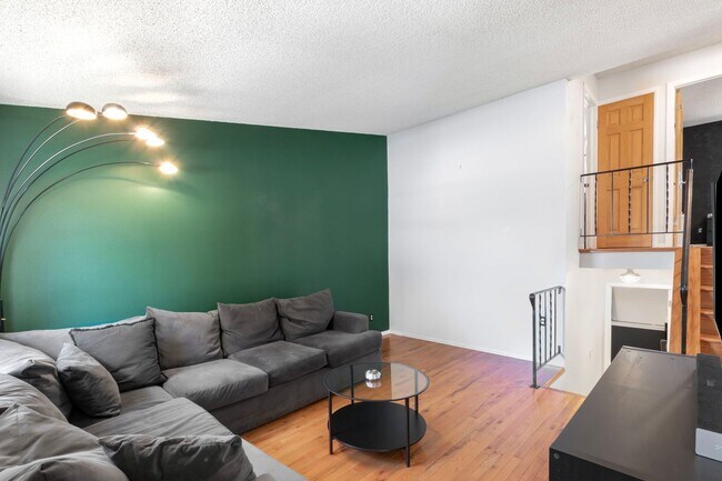 Foto del edificio - 3117 Moonbeam Cir S