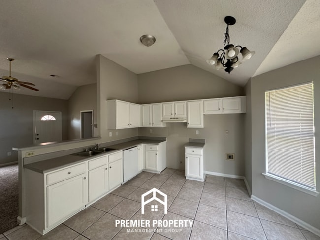 Building Photo - 6994 Manslick Rd