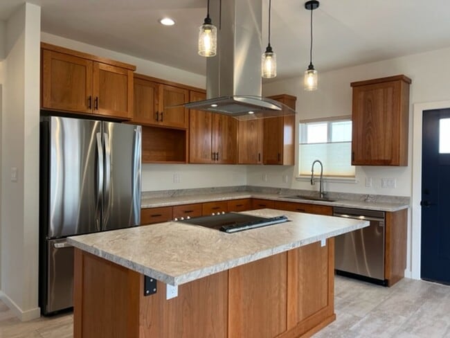 Foto del edificio - NEWER 3/2 Construction in Eureka! Beautiful homes