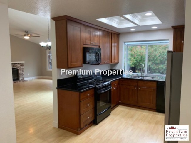 Building Photo - 7511 Rolling Hills Cir