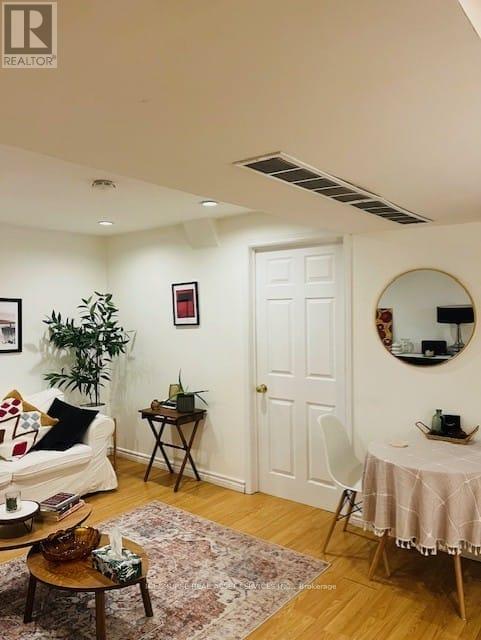 Photo du bâtiment - 5335 Flatford Rd