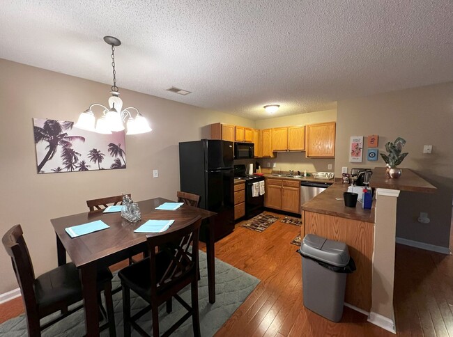 Building Photo - Short Term Rental Now Available!!