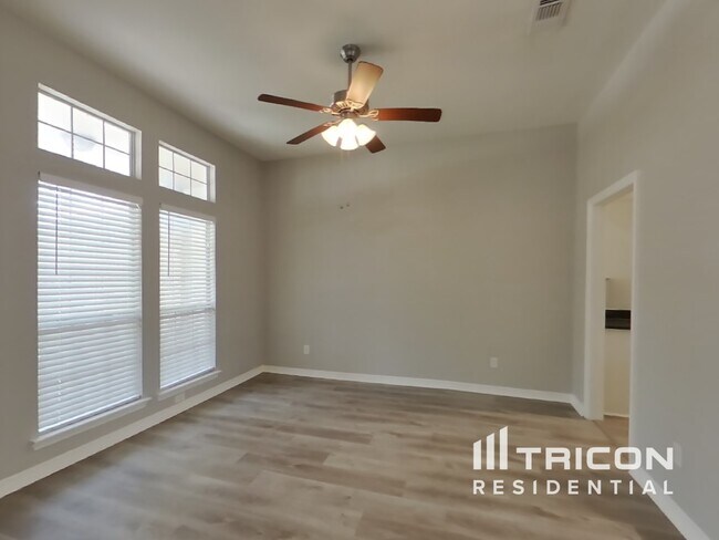Foto del edificio - 400 Harvest Hill Ln