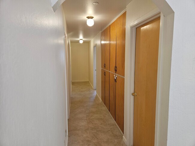 Building Photo - 1353 Santa Cruz Dr