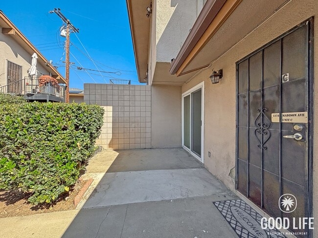 Foto del edificio - Charming 2BD/2BA Condo in El Cajon W/ A/C, W/D, Front/Back Patio, & Community Pool!