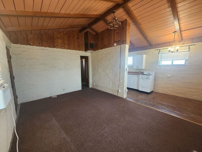 Foto del edificio - Charming One Bedroom Cottage COMING THIS A...