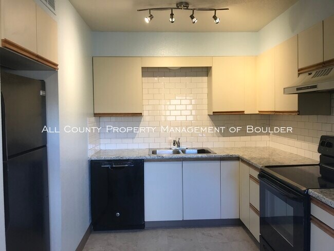 Foto del edificio - 5540 Stonewall Pl