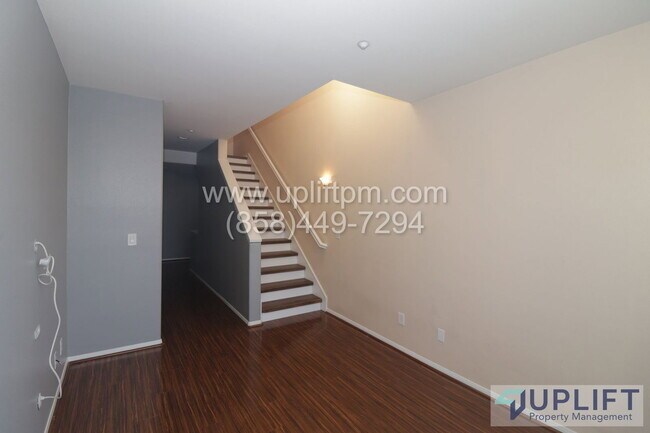 Foto del edificio - 4300 Newton Ave