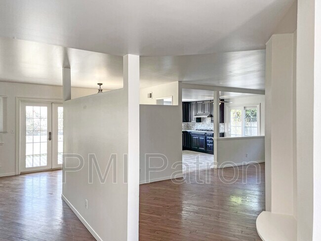 Building Photo - 17917 Nearbank Dr