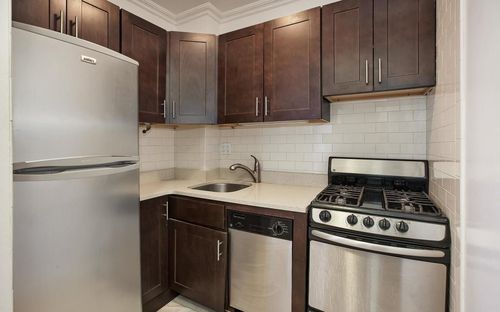 Building Photo - 403 W 45th St