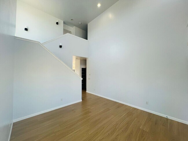 Foto del edificio - 4 Bedroom 2.5 Bathroom Home w/ Garage In F...