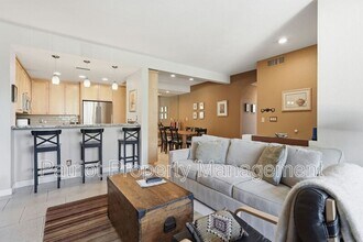 Building Photo - 9708-9708 E Vía Linda