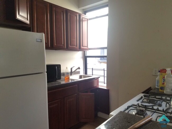 Foto del edificio - 533 Knickerbocker Ave