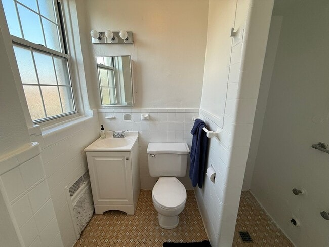 Interior Photo - New King Edward Apartments