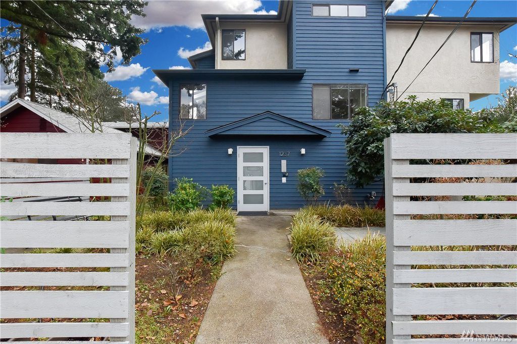 Foto principal - 1237 NE 148th St