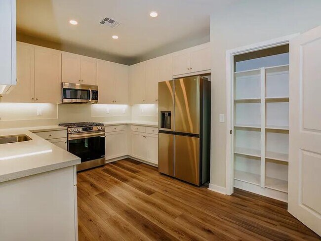 Foto del edificio - 31710 Luther Dr