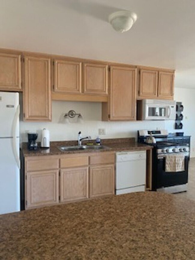 Building Photo - All appliances & All utilities Included! F...