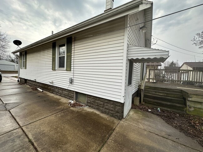 Foto del edificio - 404 E Bird-Charming single family home for rent in Vandercook Lake