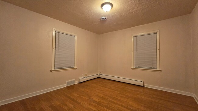Building Photo - 3BR/1BA Home – Garage, In-Unit Laundry, Ce...