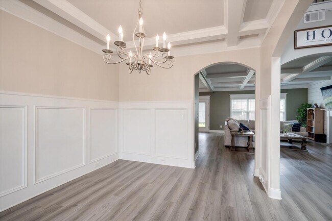 Building Photo - 707 Navan Ln