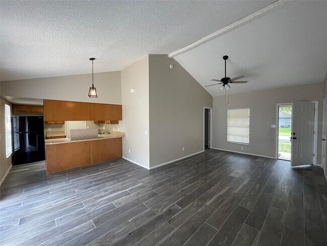 Foto del edificio - 217 Cottonwood Dr