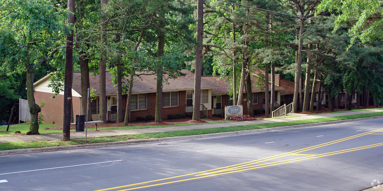 Primary Photo - The Gladburn Apartments