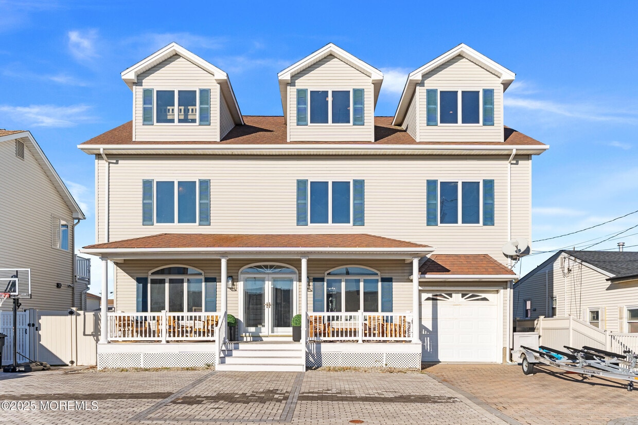 Foto principal - 3456 E Thistle Ave