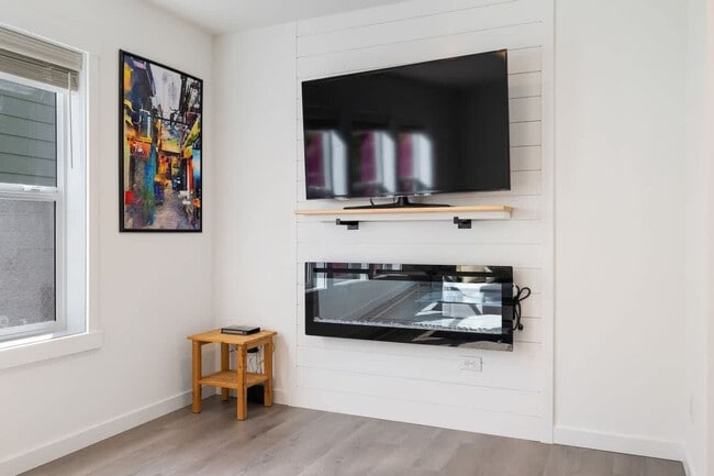 Building Photo - 703 N 104th St