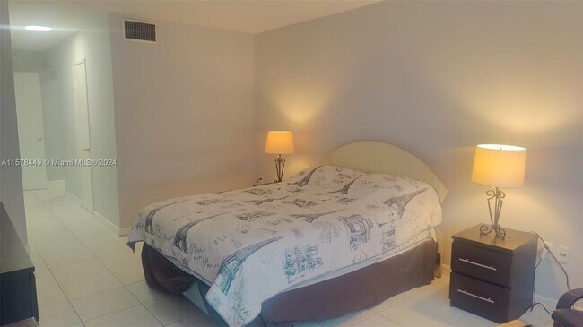 Foto del edificio - 1680 NE 191st St
