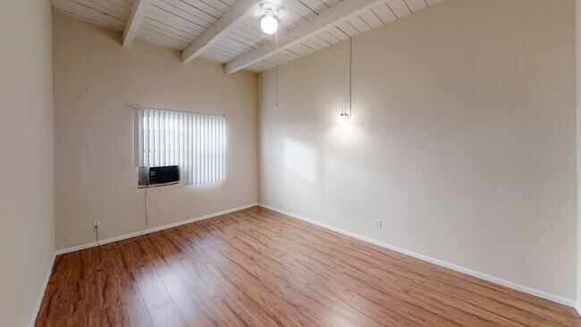 Building Photo - 1729 Ellincourt Dr