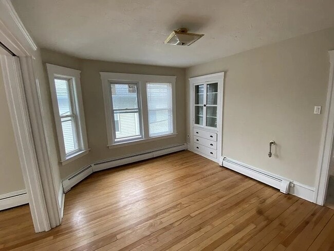 Dining - 181 Belmont St