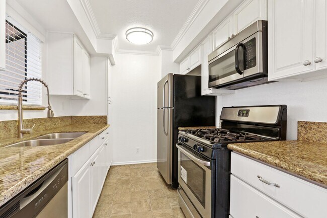 Foto del edificio - 10604 Wilkins Ave