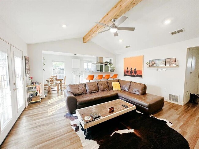 Building Photo - 5104 Hedgewood Dr