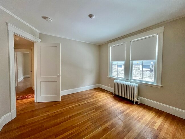 Foto del edificio - 14-16-16 Richardson Ave