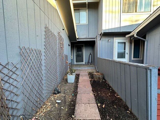 Building Photo - 3189 Westwood Ct