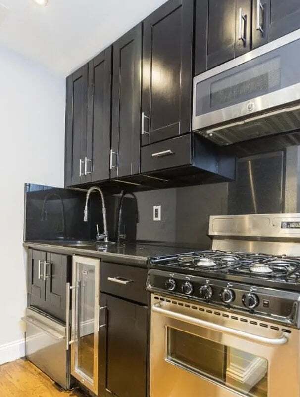 Foto del edificio - 437 W 53rd St