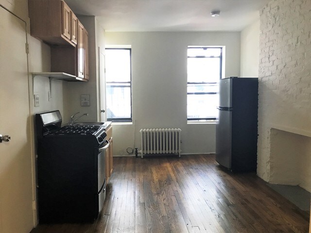 Primary Photo - 434 E 9th St