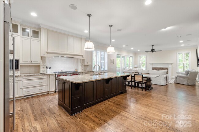Building Photo - 6723 Conservatory Ln