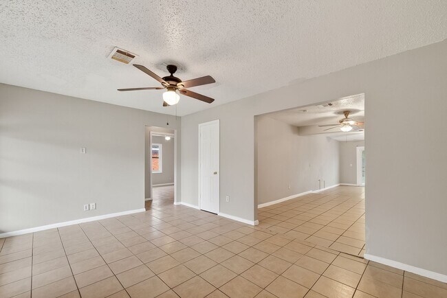 Building Photo - 4326 Howcher St