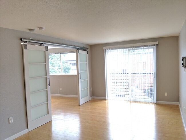 Foto del edificio - 1032 N Clarkson St