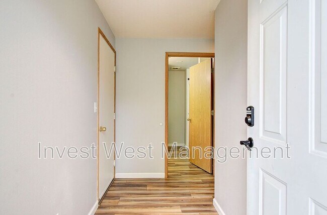 Foto del edificio - 3020 NE 116th Ave